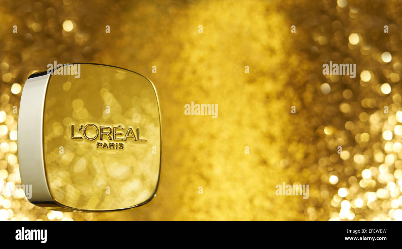 L'Oréal Paris produit tourné avec gold glitter Banque D'Images