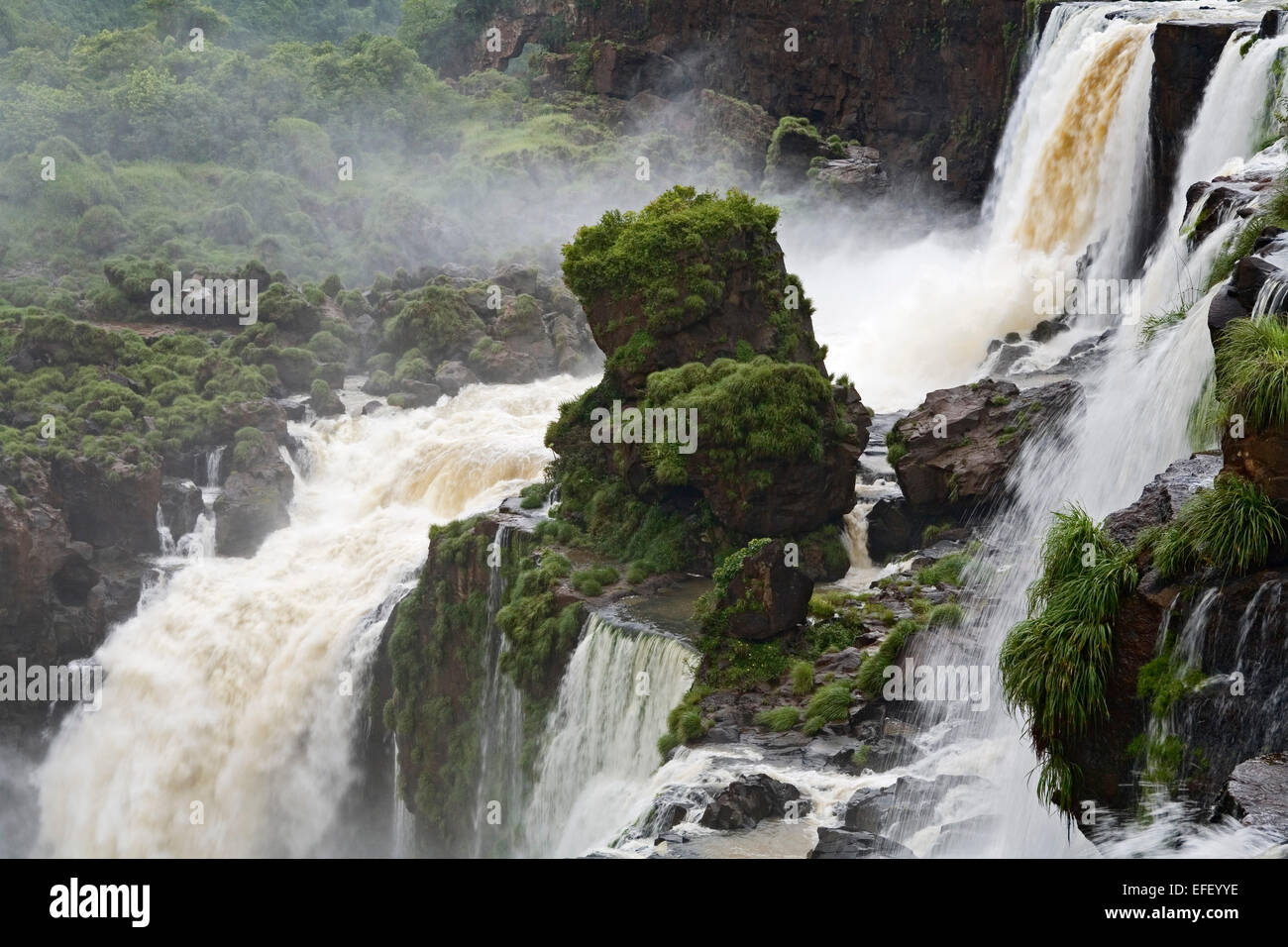 À partir de chutes d'eau Salto Mbigua surplombent, Parc National de l'Iguazu, Argentine Banque D'Images