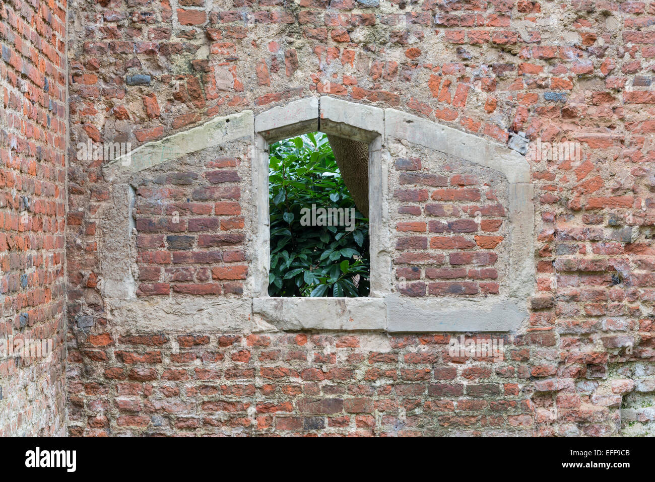 Cette fenêtre fait partie de la seule autre mur qui est censé pour être une partie de James 1 palais préféré à Theobalds, Herts Banque D'Images