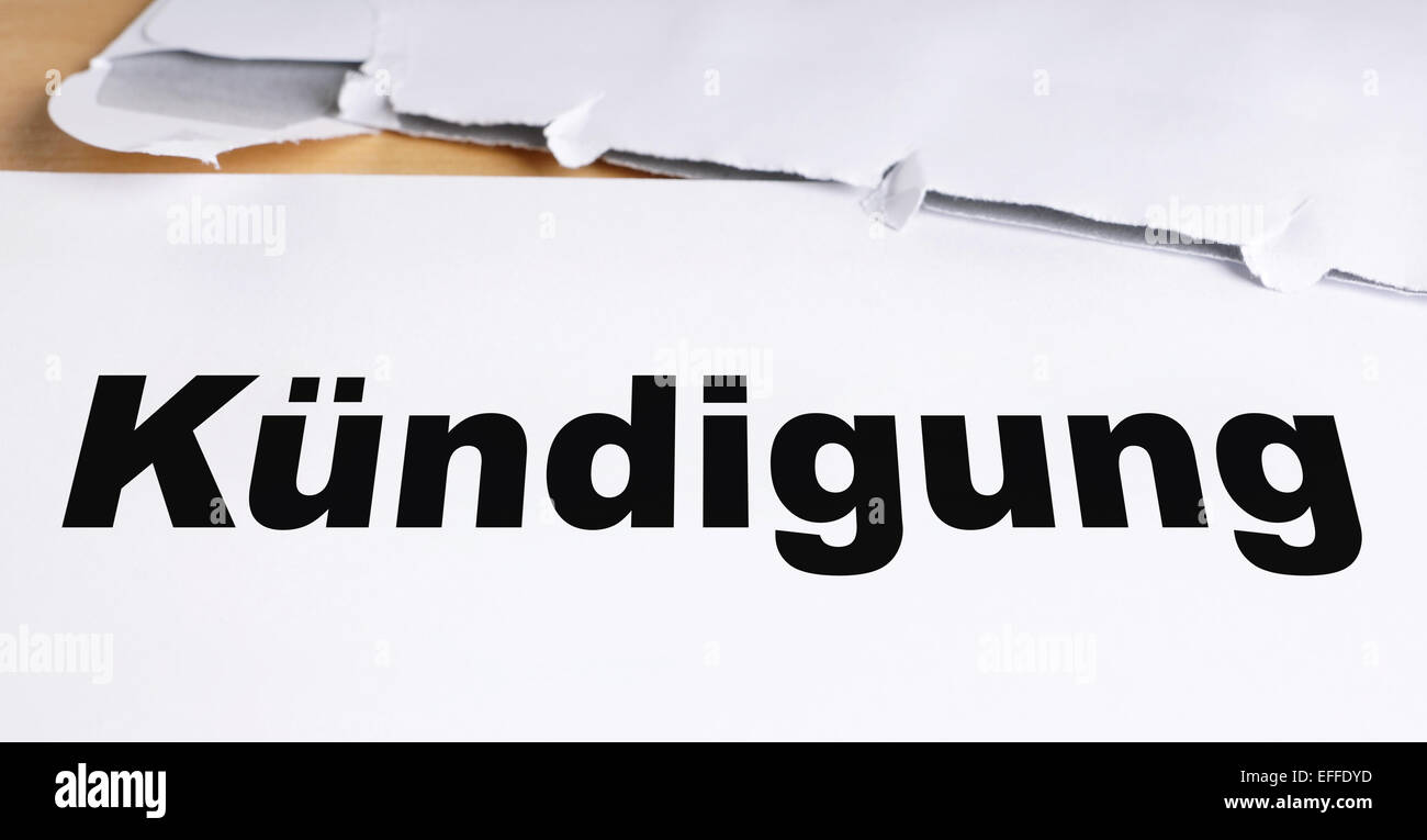 Lettre de cessation d'allemand Kündigung avec enveloppe ouverte sur 24 Banque D'Images