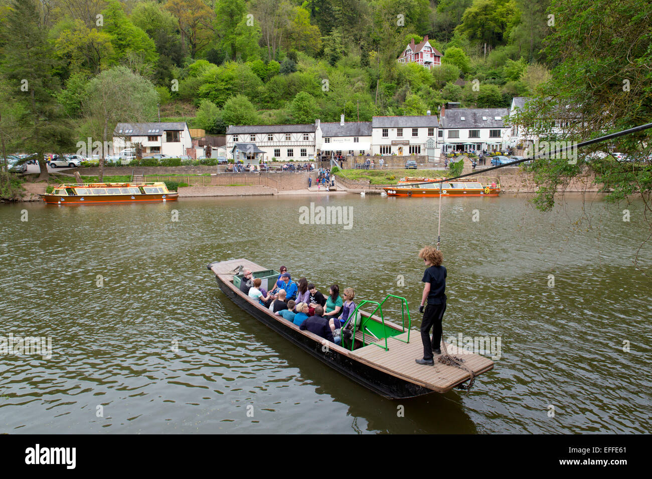 Symonds Yat part tiré traversier Rivière Wye Gloucestershire, Royaume-Uni Banque D'Images