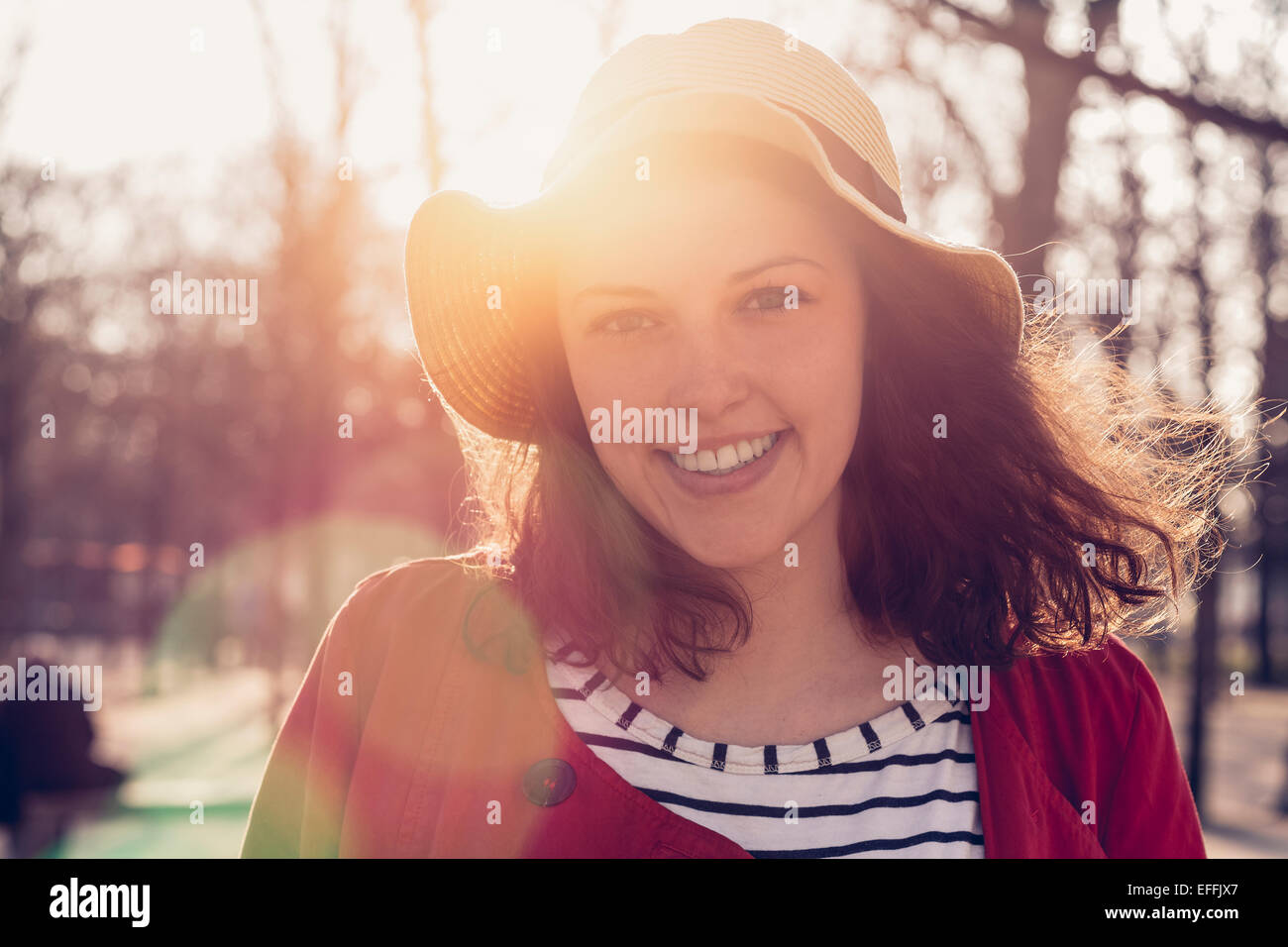 Portrait d'une jeune femme à Paris Banque D'Images