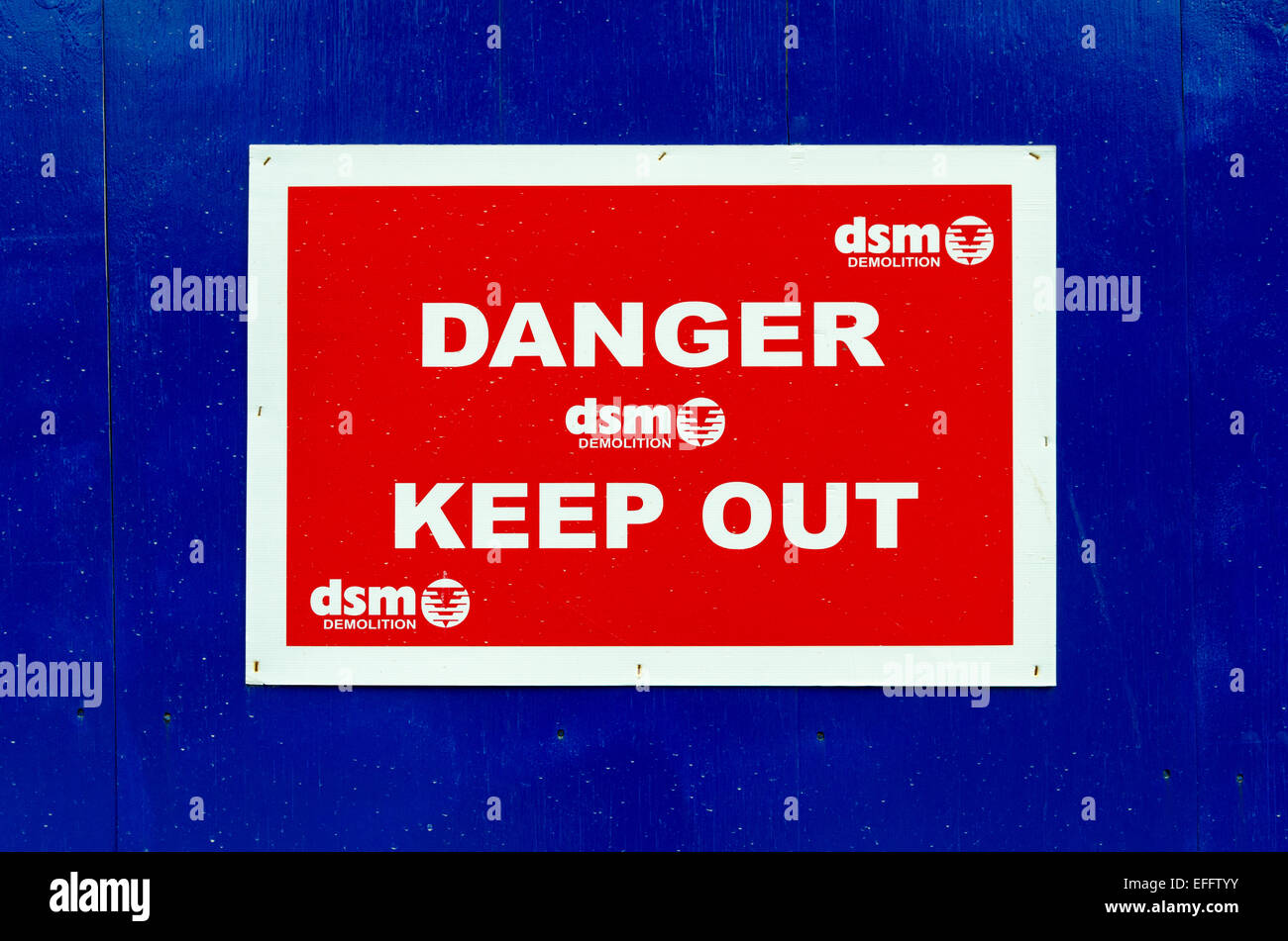 Panneau d'avertissement "Attention - Tenir hors' DSM Démolition Banque D'Images Panneau d'avertissement "Attention - Tenir hors' DSM Démolition Banque D'Images
