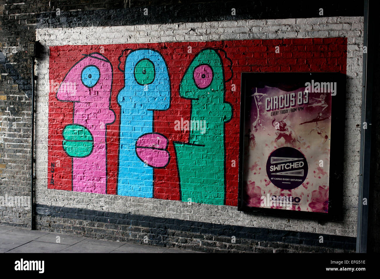 Street art à Shoreditch par l'artiste graffiti Noir Banque D'Images