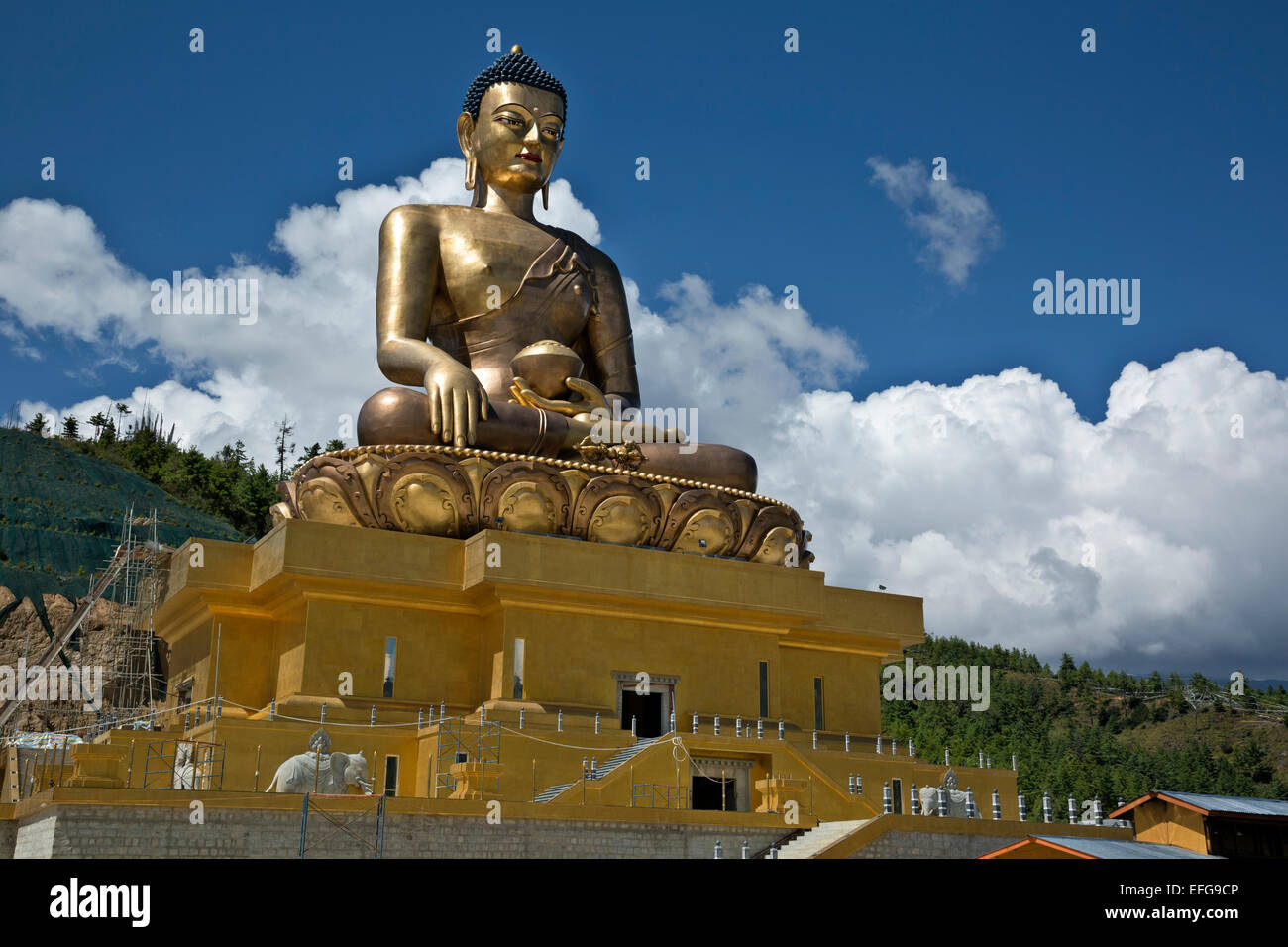 Bhoutan - statue de Bouddha en construction au-dessus de Thimphu. Ce Bouddha Dordenma sera le plus grand à 192,6 pieds. Banque D'Images