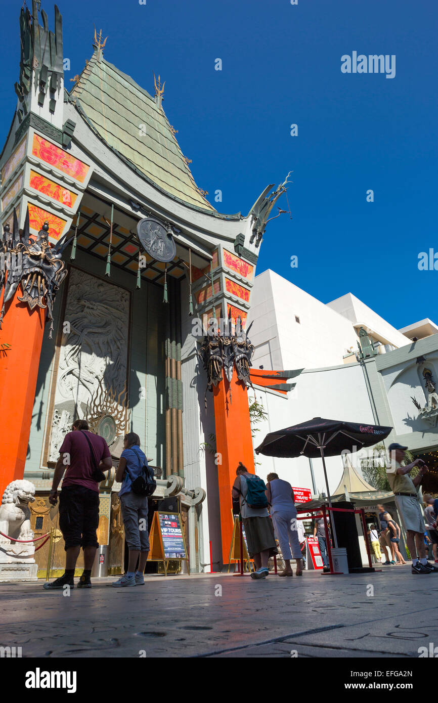 Avant-COUR D'ÉTOILES Théâtre chinois de Grauman (©MAYER & Holler 1927 / BEHR NAVIGATEURS 2000) HOLLYWOOD BOULEVARD LOS ANGELES CALIFORNIA USA Banque D'Images