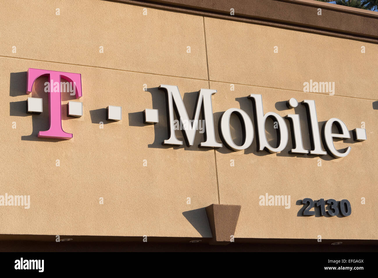 T Panneau Exterieur Du Magasin De Telephonie Mobile En Californie Aux Etats Unis Photo Stock Alamy