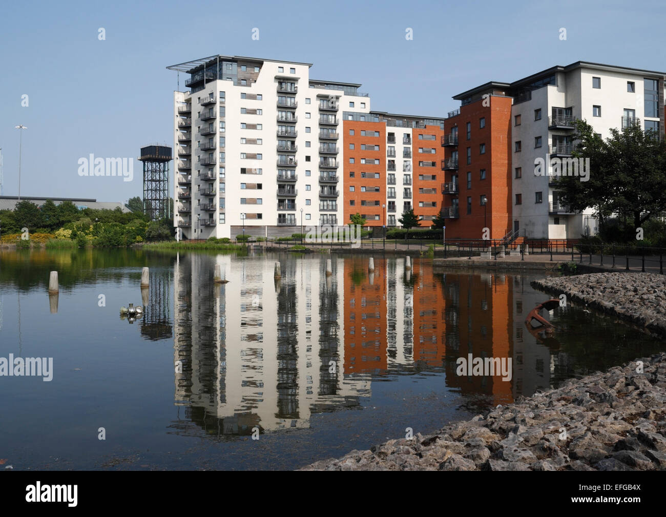 Reflet d'appartements modernes dans le quartier de Water Quarter, Atlantic Wharf Cardiff Bay, pays de Galles, bâtiments résidentiels britanniques Banque D'Images