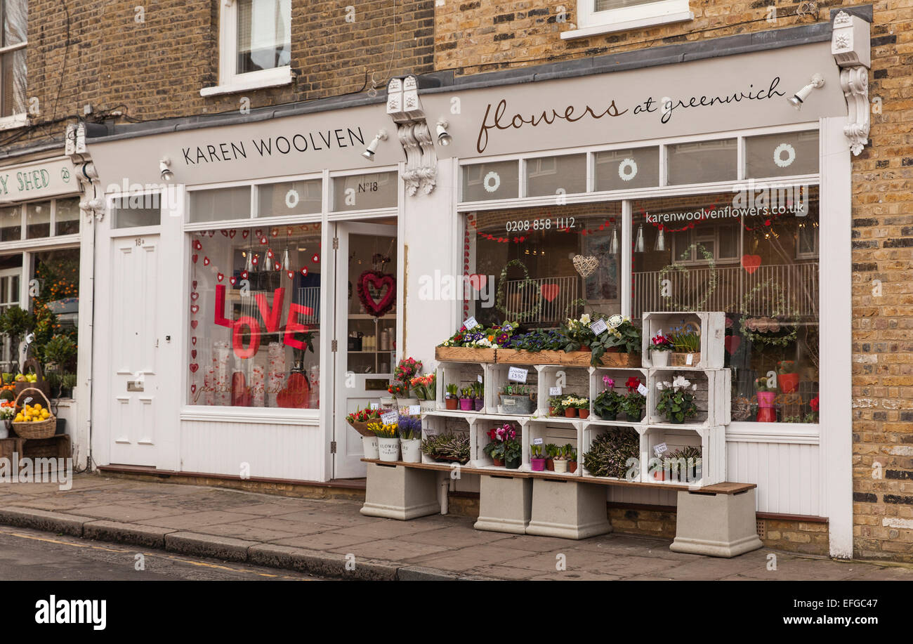 Karen Woolven à Greenwich Fleurs magasin de fleurs à la mode dans le Royal Hill Greenwich London avec un écran de fleurs à l'extérieur Banque D'Images