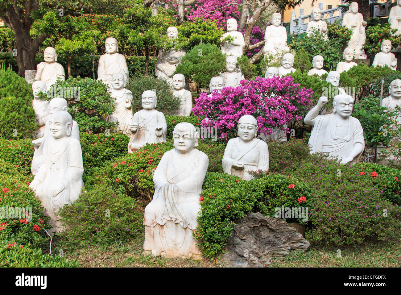 Kaohsiung, Taiwan - le 15 décembre 2015 : Bouddha sculpté à la main à l'entrée de Fo Guang Shan. Banque D'Images