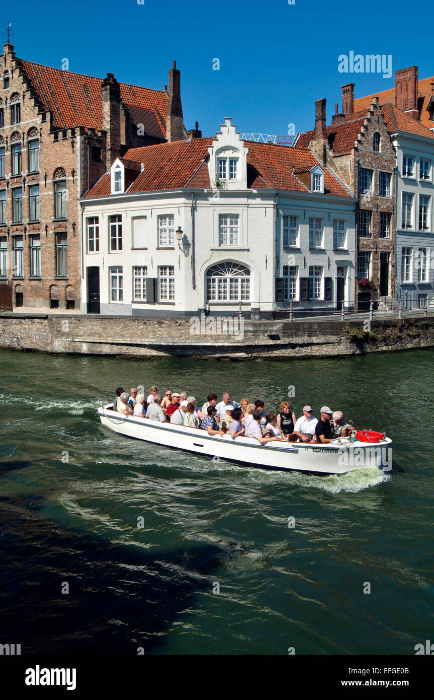 Belgique, bruges , Flandre, Canal, les touristes sur le bateau Banque D'Images