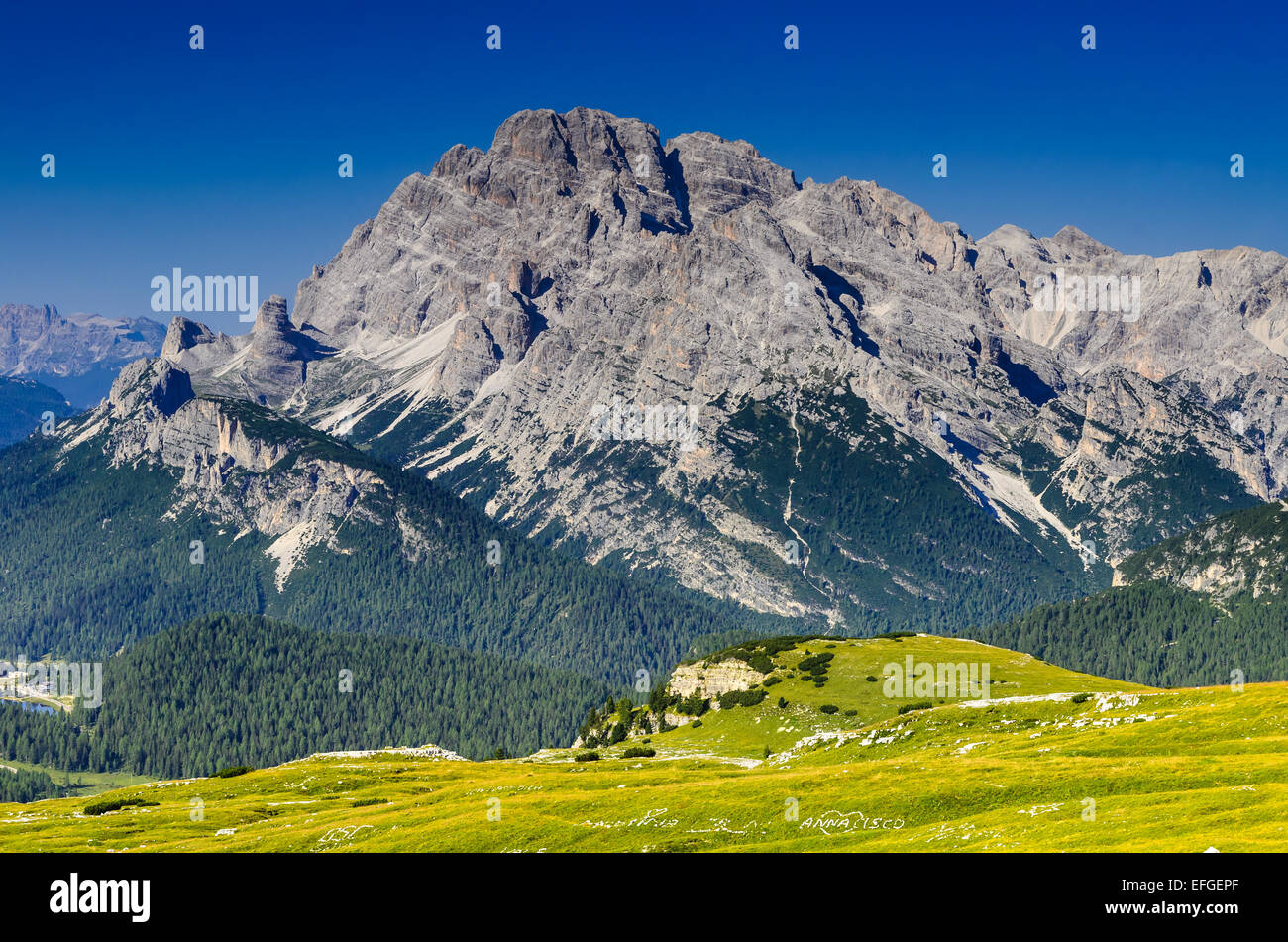 Alpes européennes, en Italie. Gamme de montagne Dolomites de Sexten au Tyrol du Sud, Italie du Nord, à l'extérieur de l'attraction d'alpinisme Banque D'Images