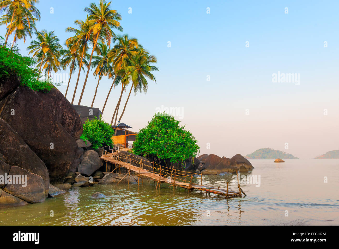 Magnifique lagon sous les tropiques, mer calme Banque D'Images