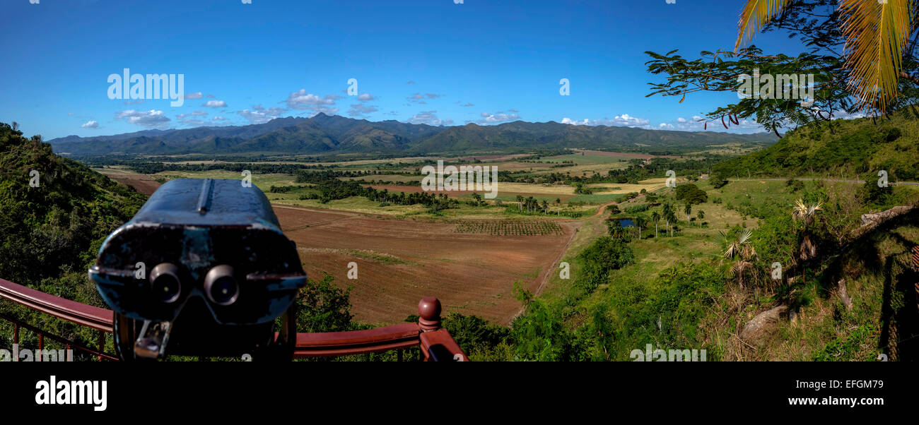 Mirador, lookout avec jumelles, Valle de los Ingenios, province de Sancti Spiritus, Cuba Banque D'Images