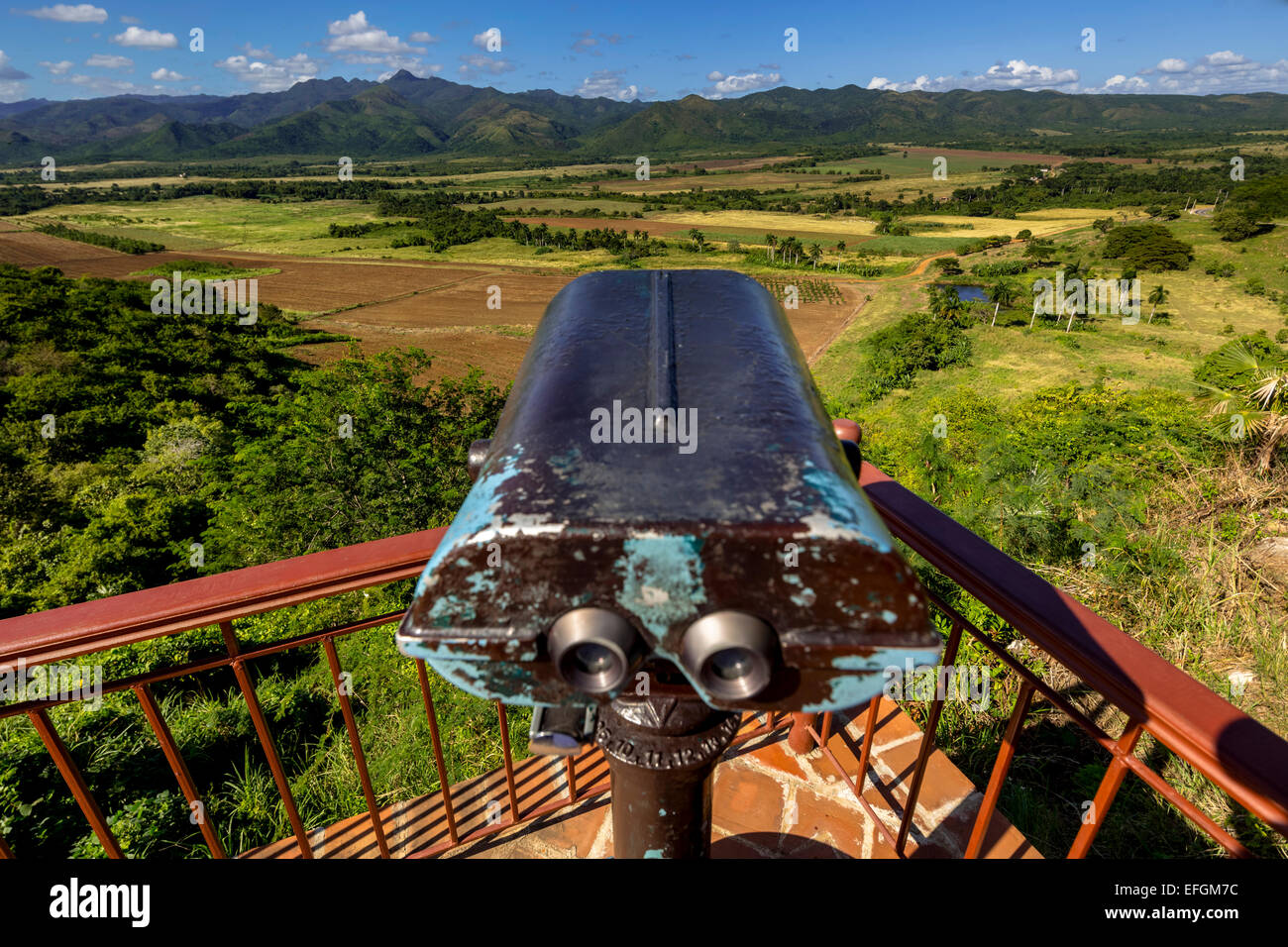 Mirador, lookout avec jumelles, Valle de los Ingenios, province de Sancti Spiritus, Cuba Banque D'Images