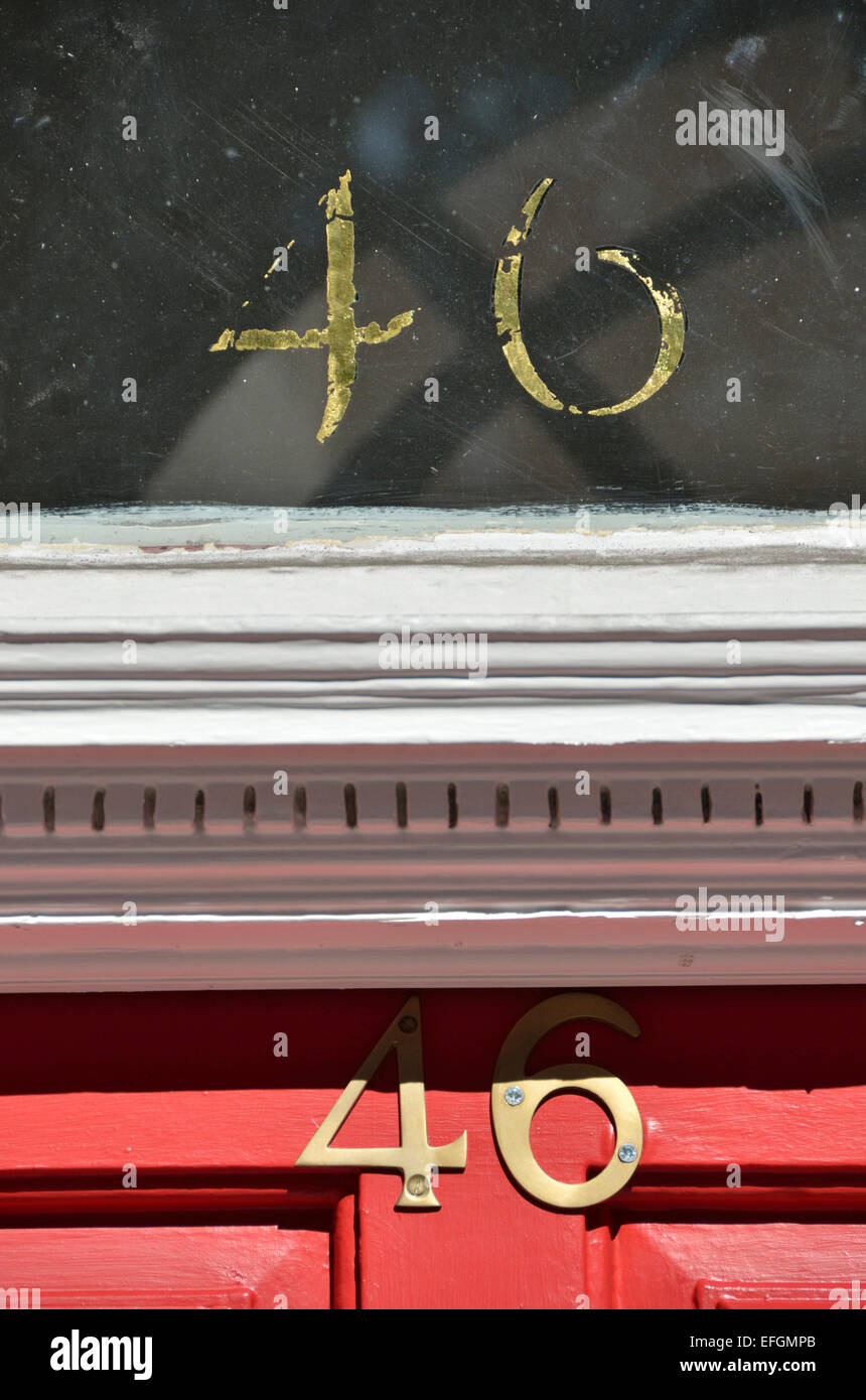 Le nombre 46 sur l'extérieur d'une maison au Royaume-Uni Banque D'Images