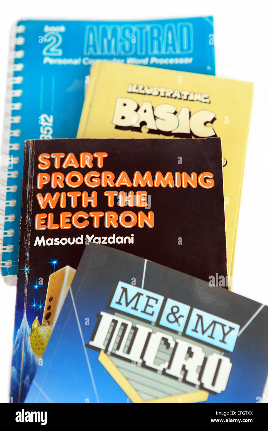 Anciens manuels de base pour les ordinateurs, l'Amstrad et Acorn Electron qui faisaient partie de l'informatique personnelle dans les années 80, le marché Banque D'Images