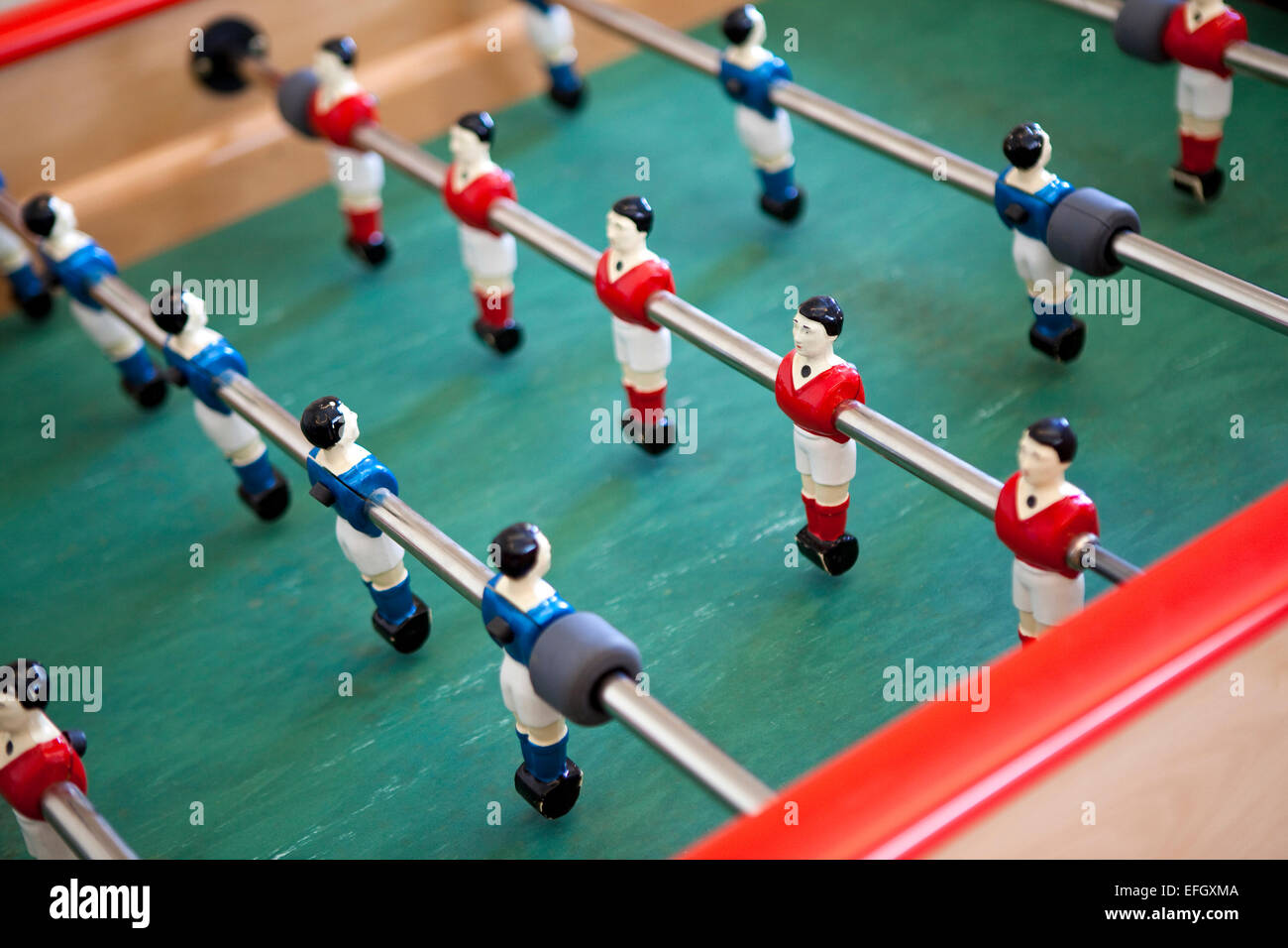 Vieux baby-foot dans un bistro Banque D'Images