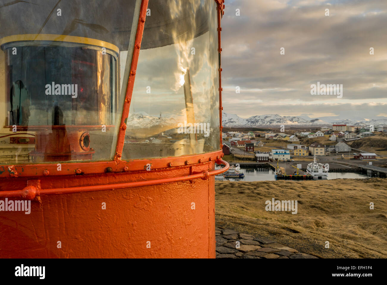 Leuchtturm à stykkisholmur au port, péninsule de snæfellsnes, l'islande Banque D'Images