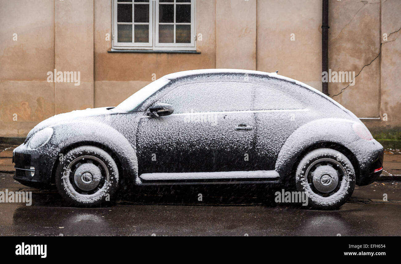 Une New Beetle couvertes de neige, Copenhague, Danemark Banque D'Images