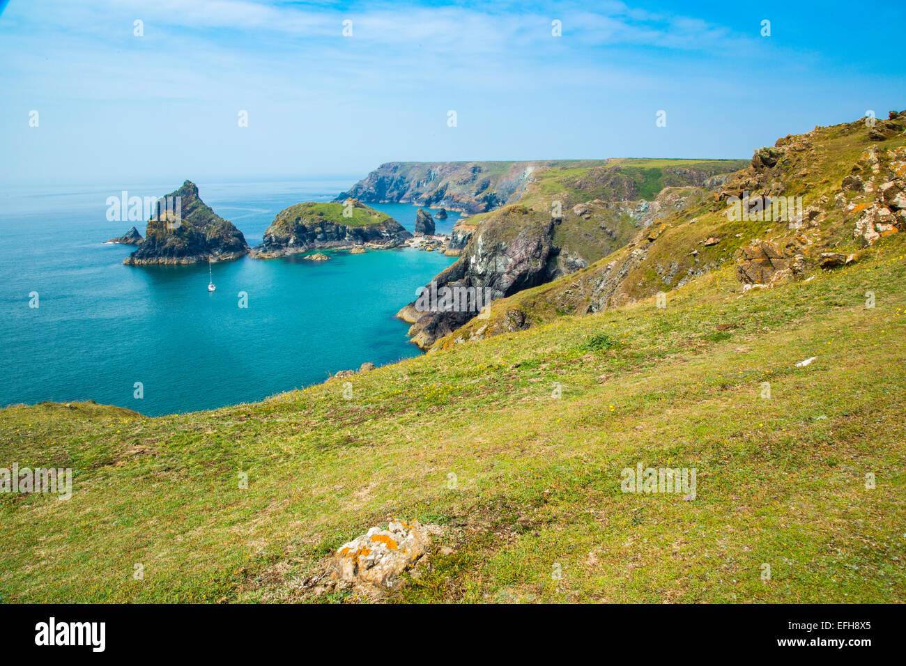 Avec une belle côte de Cornouailles amarre pour toute voile/ Banque D'Images