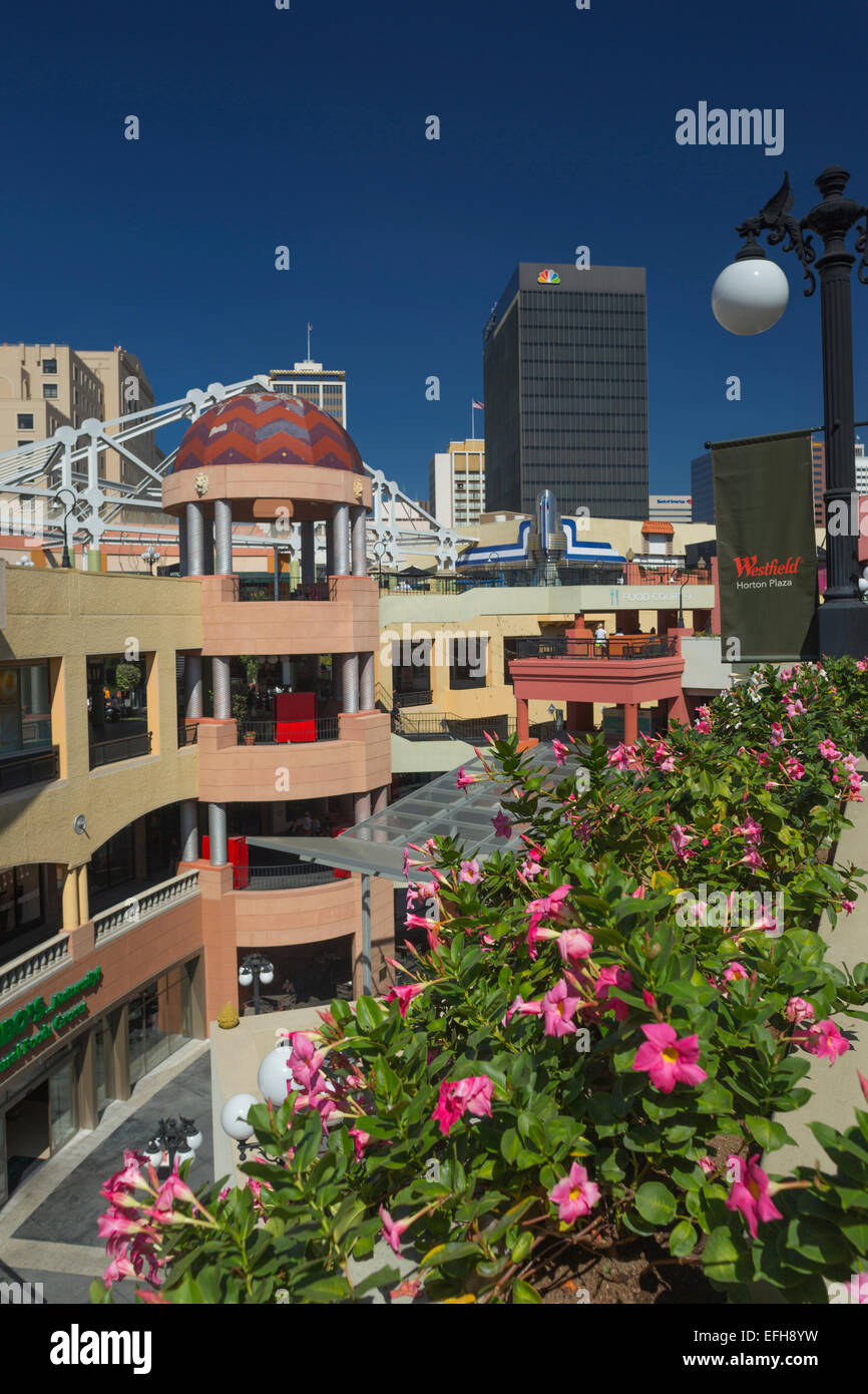 HORTON PLAZA SHOPPING MALL DOWNTOWN SAN DIEGO CALIFORNIA USA Banque D'Images