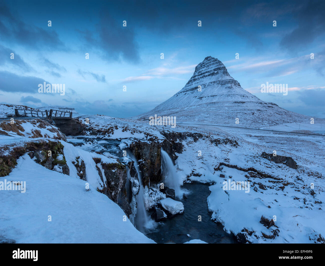 Kirkjufellsa et Cascade Kirkjufell Mountain, près de Hastings, dans l'ouest de l'Islande Banque D'Images