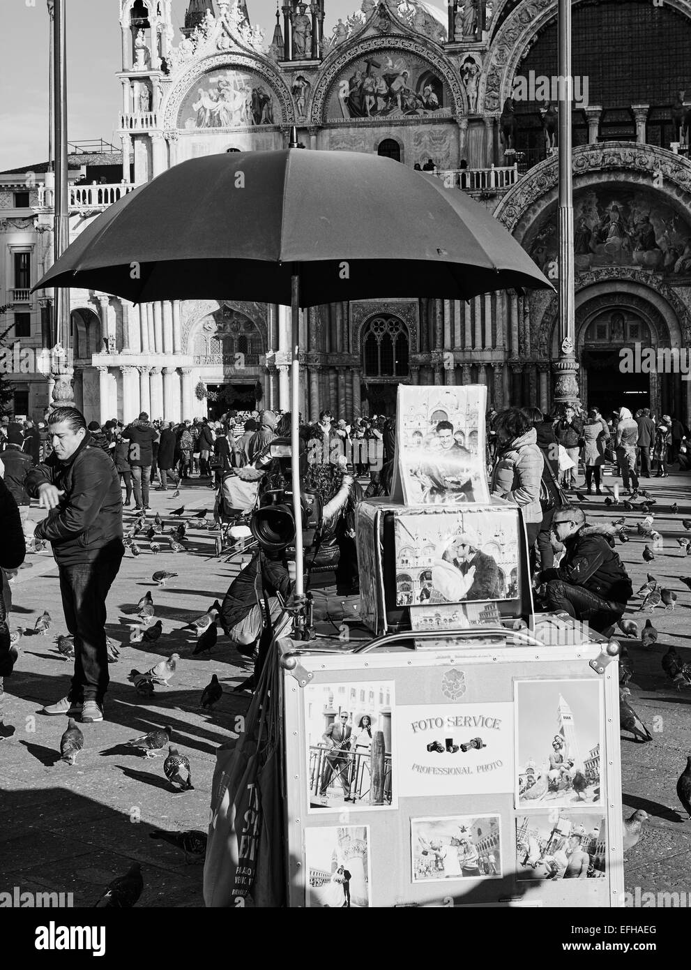 Service de photo professionnel pour les touristes sur la Piazza San Marco Venise Vénétie Italie Europe Banque D'Images