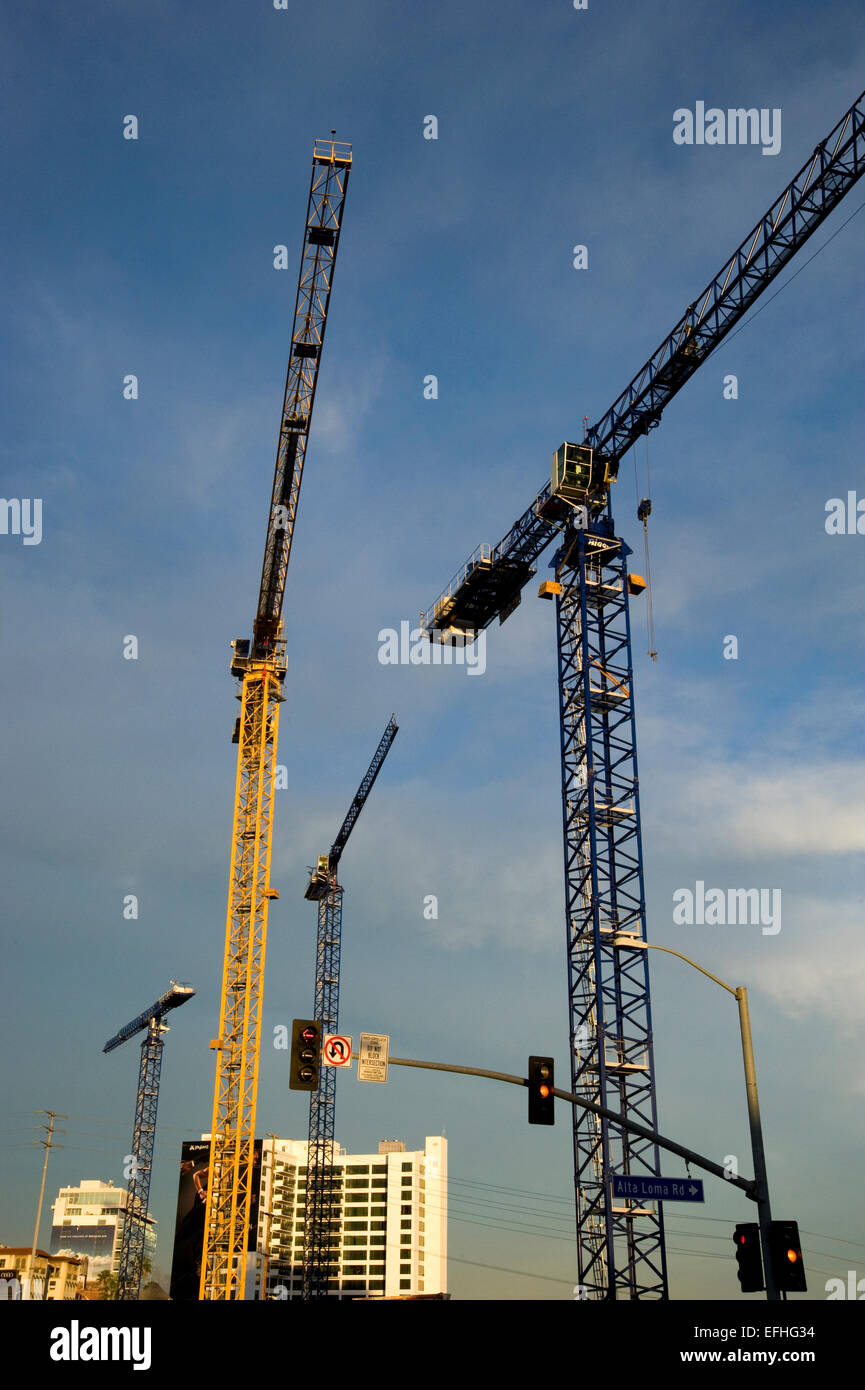 Les grues de construction dans la ville Banque D'Images