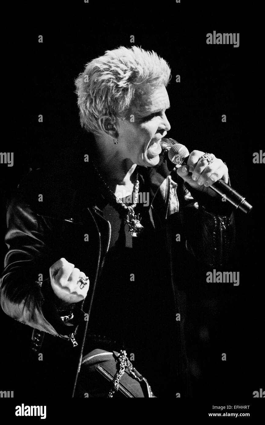 Toronto, Ontario, Canada. 4e Février, 2015. Rock anglais musicien, compositeur et acteur Billy Idol performes sold out show au Massey Hall à Toronto. © Igor Vidyashev/ZUMA/Alamy Fil Live News Banque D'Images