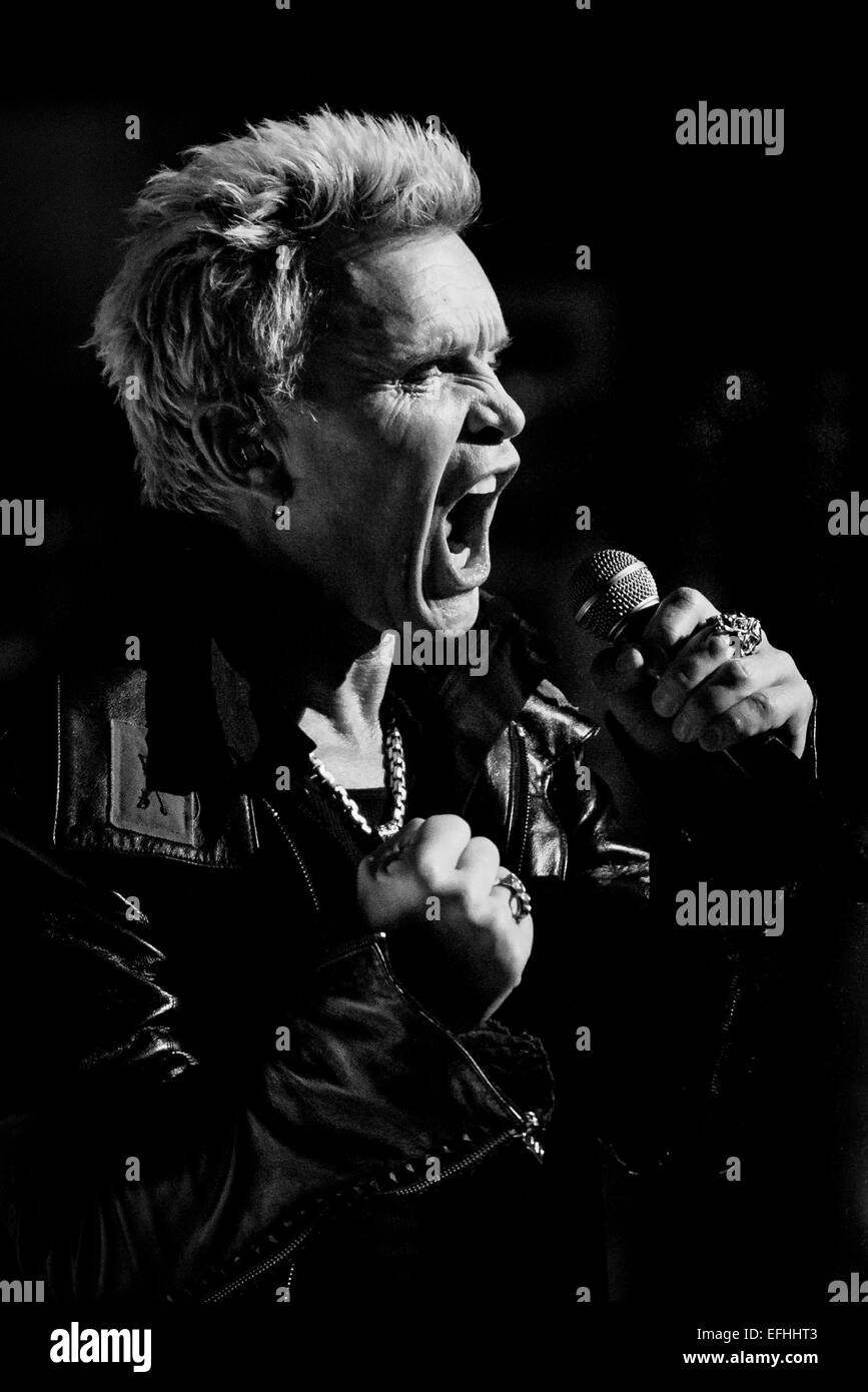 Toronto, Ontario, Canada. 4e Février, 2015. Rock anglais musicien, compositeur et acteur Billy Idol performes sold out show au Massey Hall à Toronto. © Igor Vidyashev/ZUMA/Alamy Fil Live News Banque D'Images