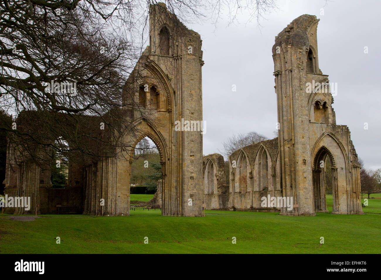 Ruines de l'Abbaye de Glastonbury, monument antique, Glastonbury, Somerset, Angleterre en décembre Banque D'Images