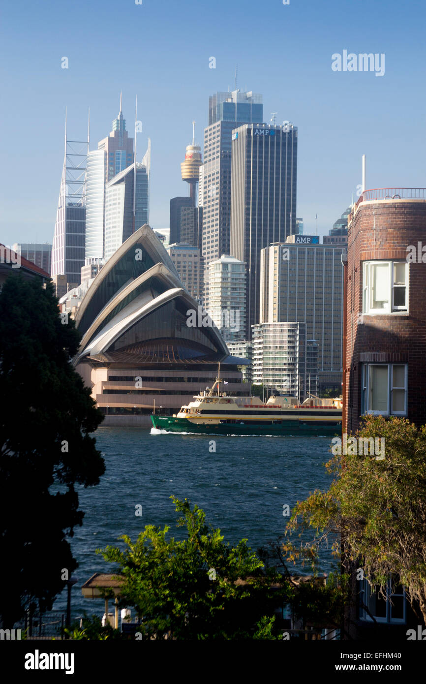 Ferry Sydney vu de Kirribilli passant Opera House en route vers Circular Quay Sydney Harbour Port Jackson Sydney NSW Australie Banque D'Images