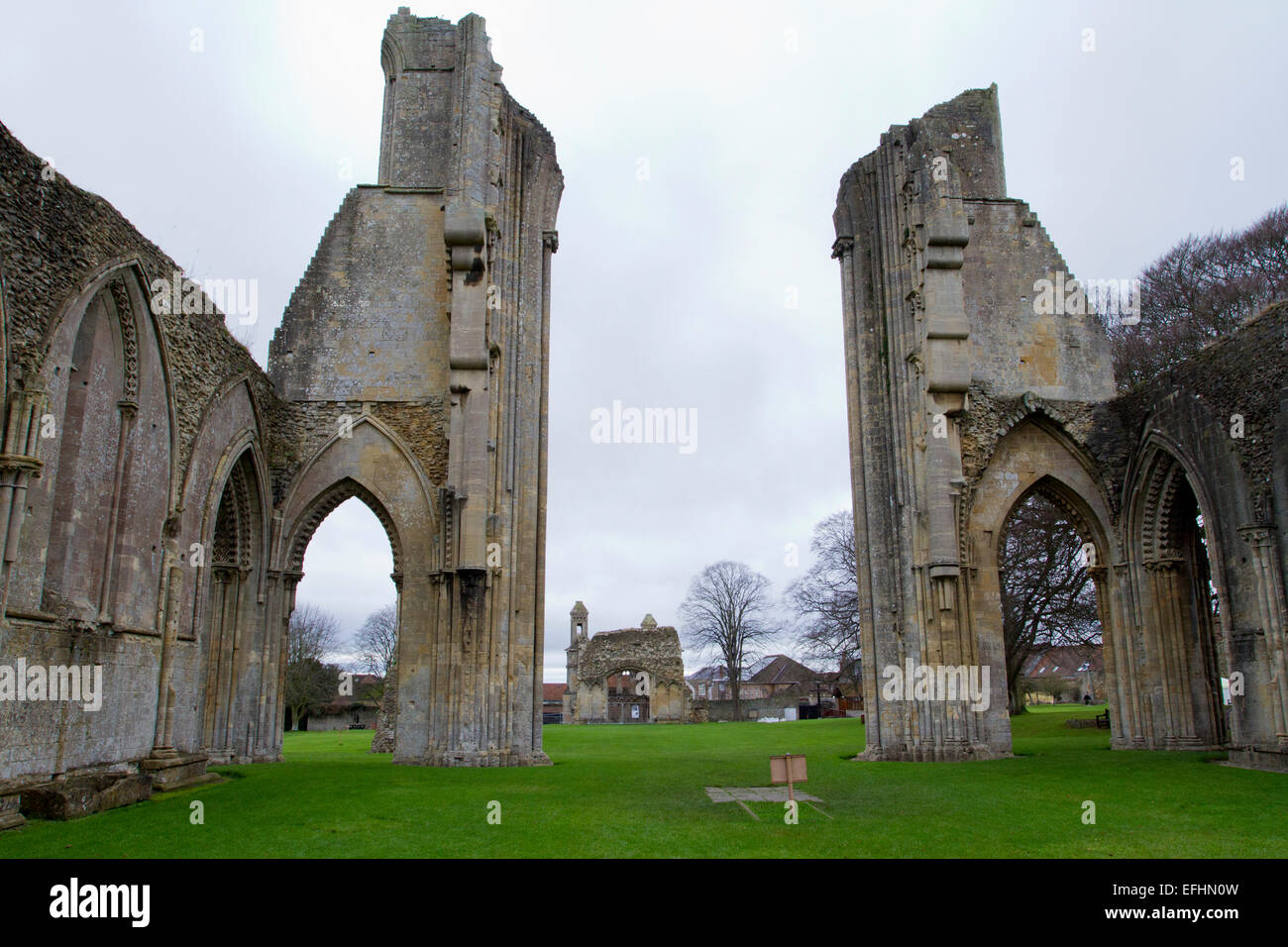 Ruines de l'Abbaye de Glastonbury, monument antique, Glastonbury, Somerset, Angleterre en décembre Banque D'Images