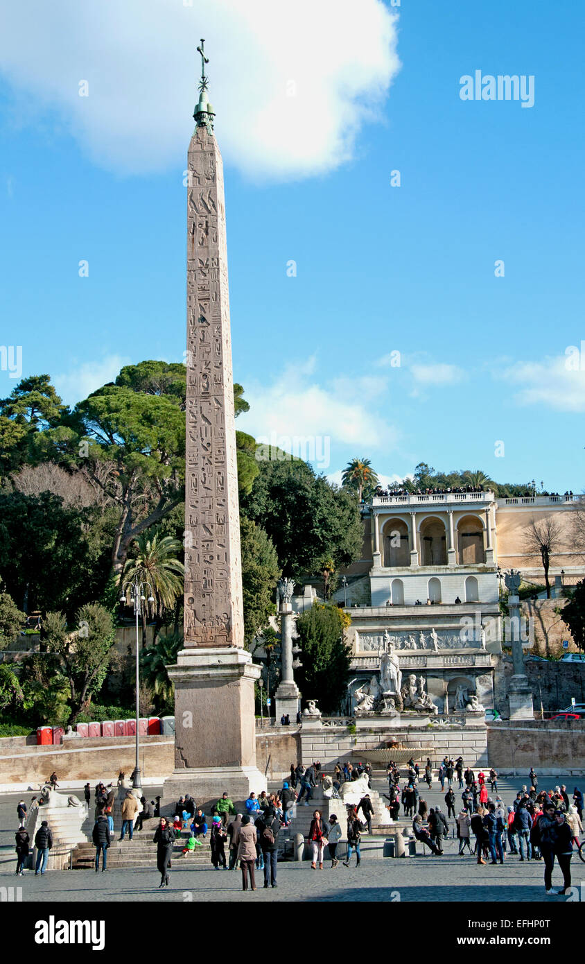 L'Obelisco Flaminio, obélisque égyptien terrasse du Pincio, la Piazza del Popolo Rome Lazio Italie Italien Banque D'Images