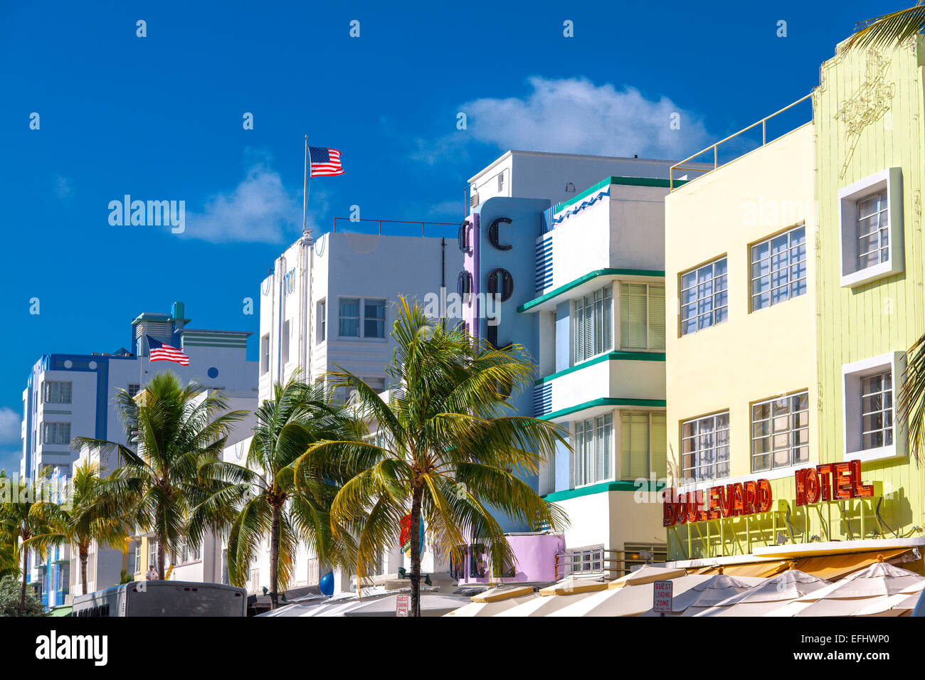 Impression sur Ocean Drive avec son architecture Art déco, South Beach, Miami, Floride, USA Banque D'Images