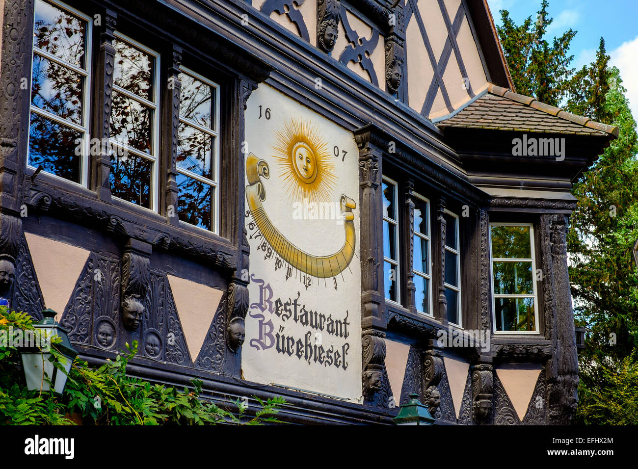Cadran solaire sur Bürehiesel restaurant Parc de l'Orangerie park Strasbourg Alsace France Banque D'Images