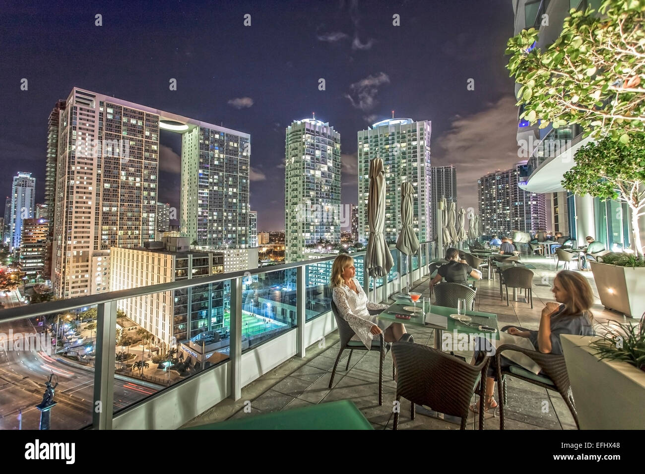 Terrasse de restaurant gastronomique La région 31 de l'hôtel Epic, le centre-ville de Miami, Miami, Floride, USA Banque D'Images