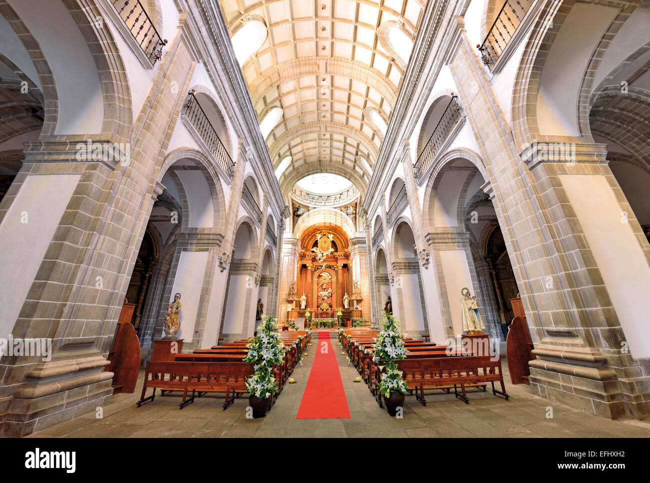 L'Espagne, la Galice : vue intérieure de la basilique de l'abbaye de La Ribera Samos Banque D'Images