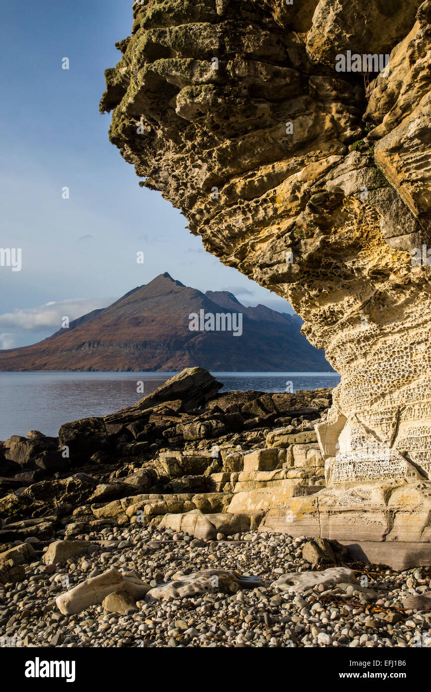 La vue depuis Elgol sur le Loch Scavaig au Cuillin Hills, Skye, Scotland Banque D'Images