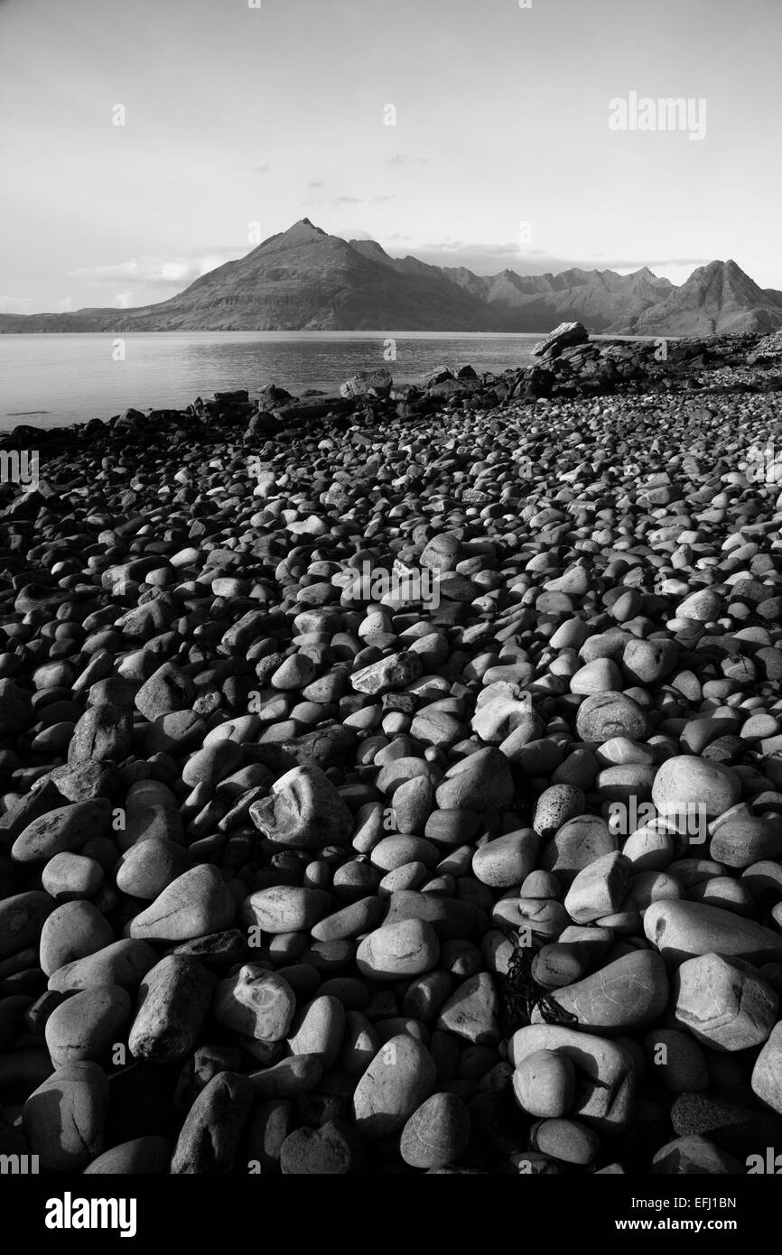 La vue depuis Elgol sur le Loch Scavaig au Cuillin Hills, Skye, Scotland Banque D'Images
