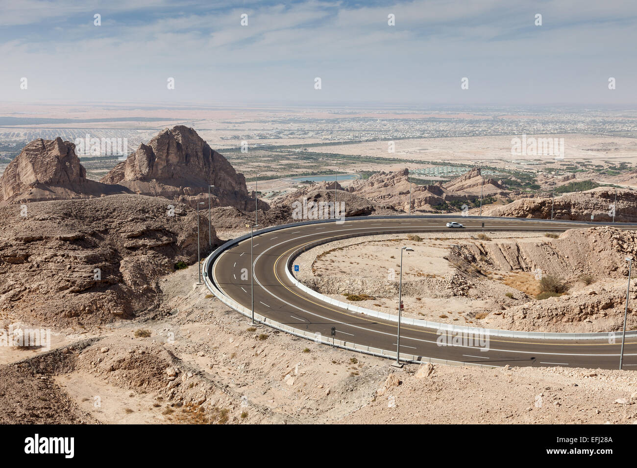 Jebel Hafeet mountain road à la périphérie d'Al Ain, l'Émirat d'Abu Dhabi, UAE Banque D'Images