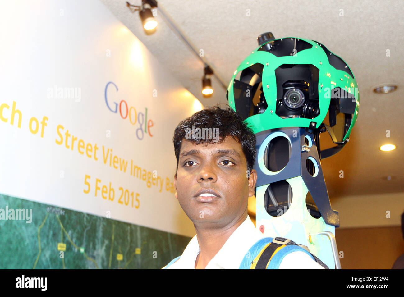 Dhaka, Bangladesh. 5 Février, 2015. Un homme employé par Google avec Google Street View Trekker Sac à dos. Banque D'Images