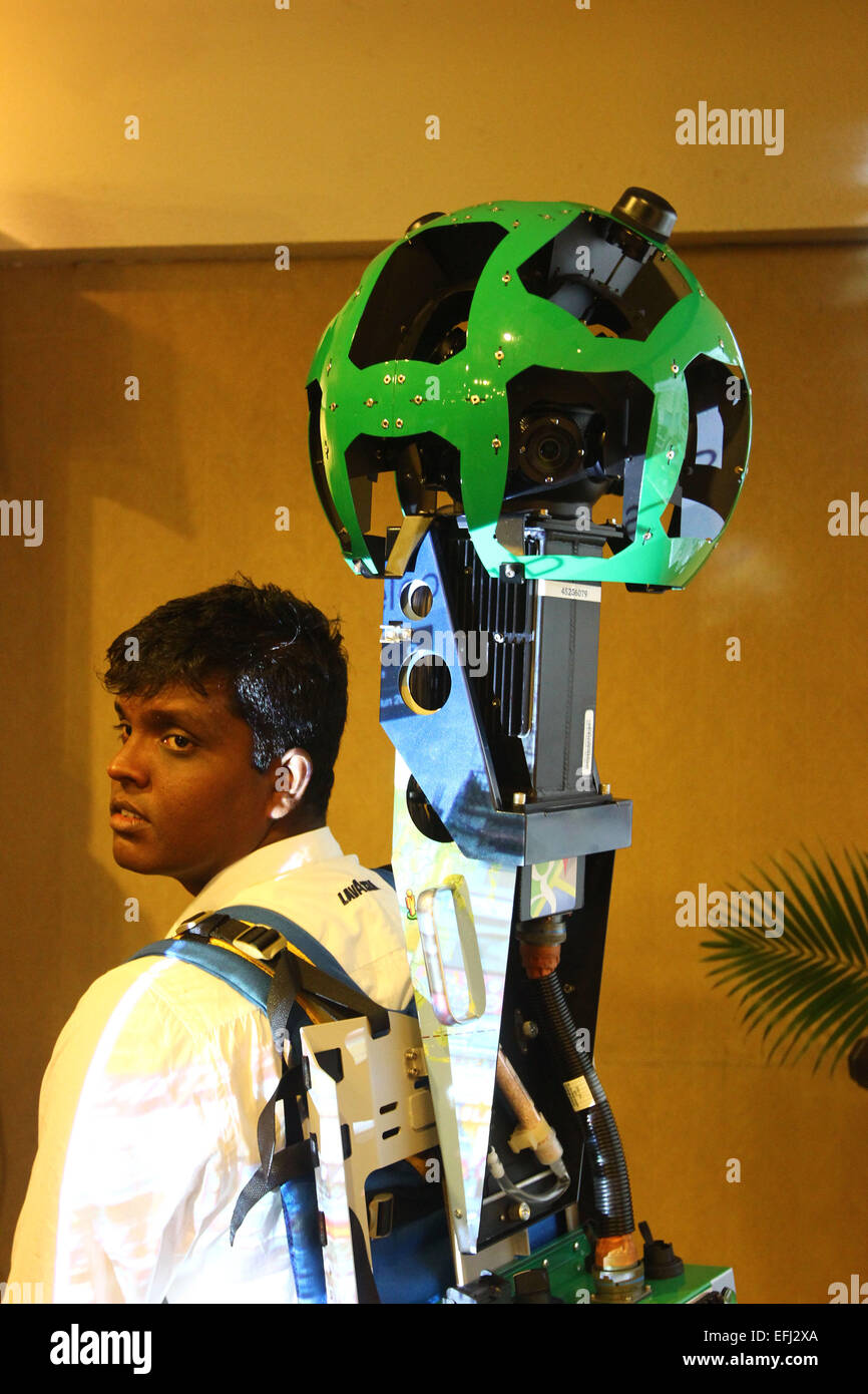 Dhaka, Bangladesh. 5 Février, 2015. Un homme employé par Google avec Google Street View Trekker Sac à dos. Banque D'Images