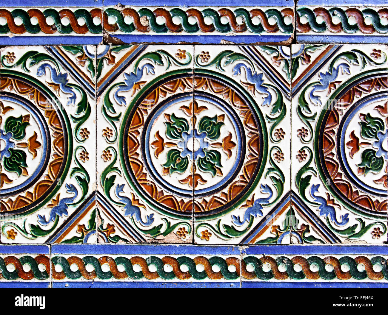 Les carreaux de céramique mauresque dans l'Alcazar de Séville, Banque D'Images