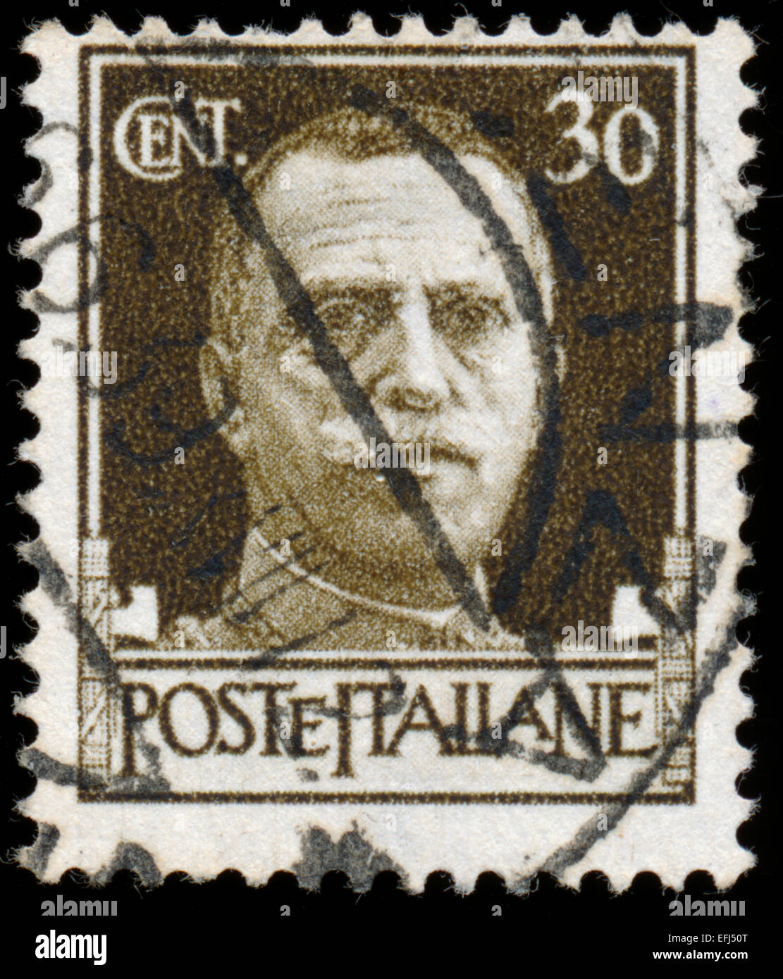 Italie - circa 1943 : tampons imprimés en Italie montre image du roi Victor Emmanuel III d'Italie, vers 1943 Banque D'Images