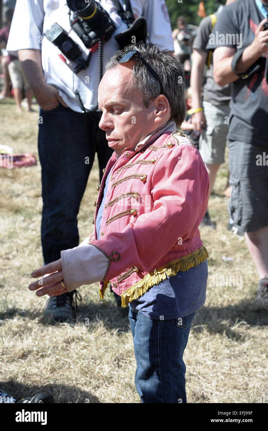 Warwick Davies et sa famille sa première visite au Camp Bestival 2014 comprend : Warwick Davies où : Dorset, Royaume-Uni Quand : 30 juillet 2014 Banque D'Images