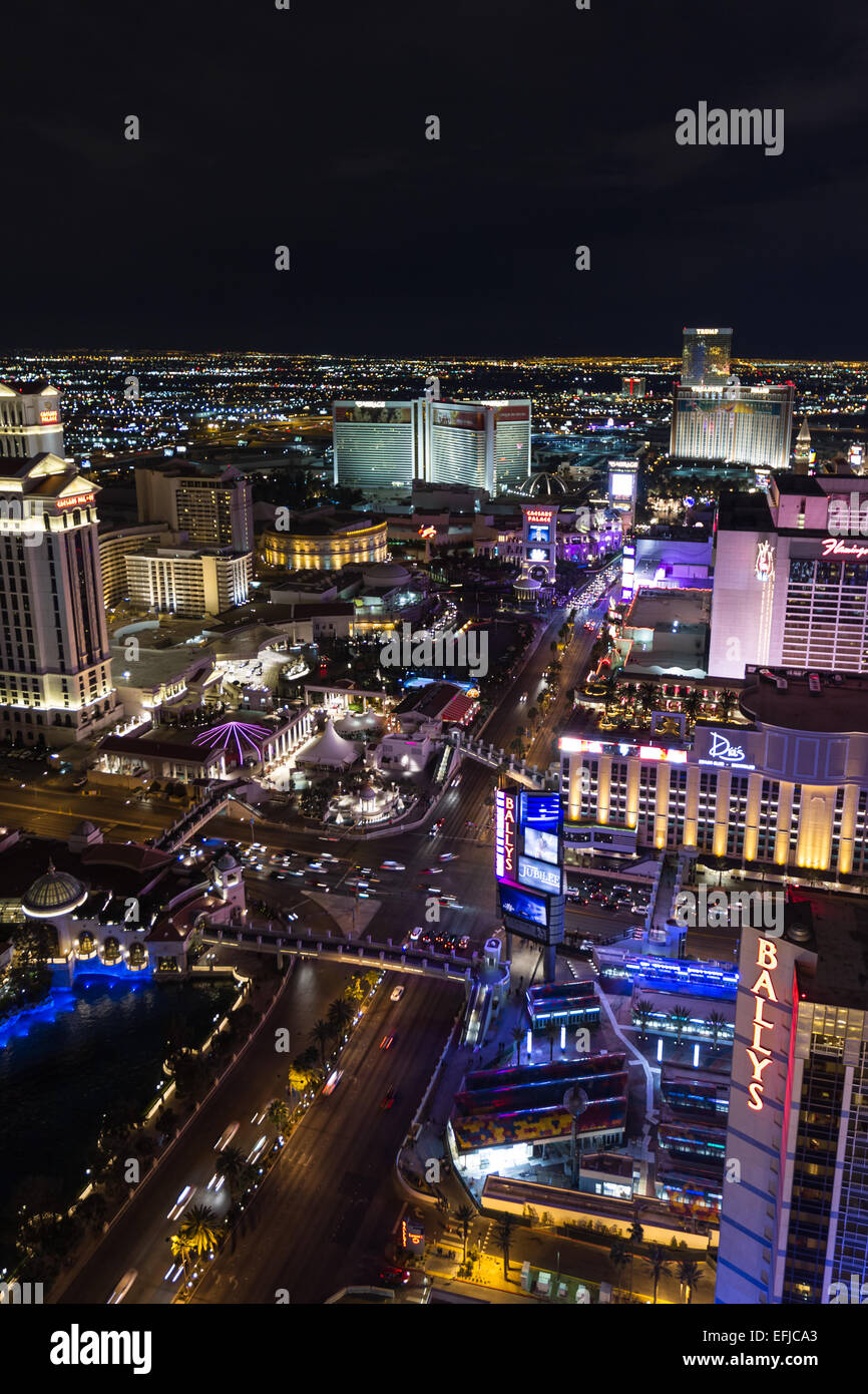 Las Vegas Nevada - Décembre 16 : vue partielle de la célèbre Strip de Las  Vegas, vue depuis le sommet de la Tour Eiffel, Décembre 20 01 Photo Stock -  Alamy
