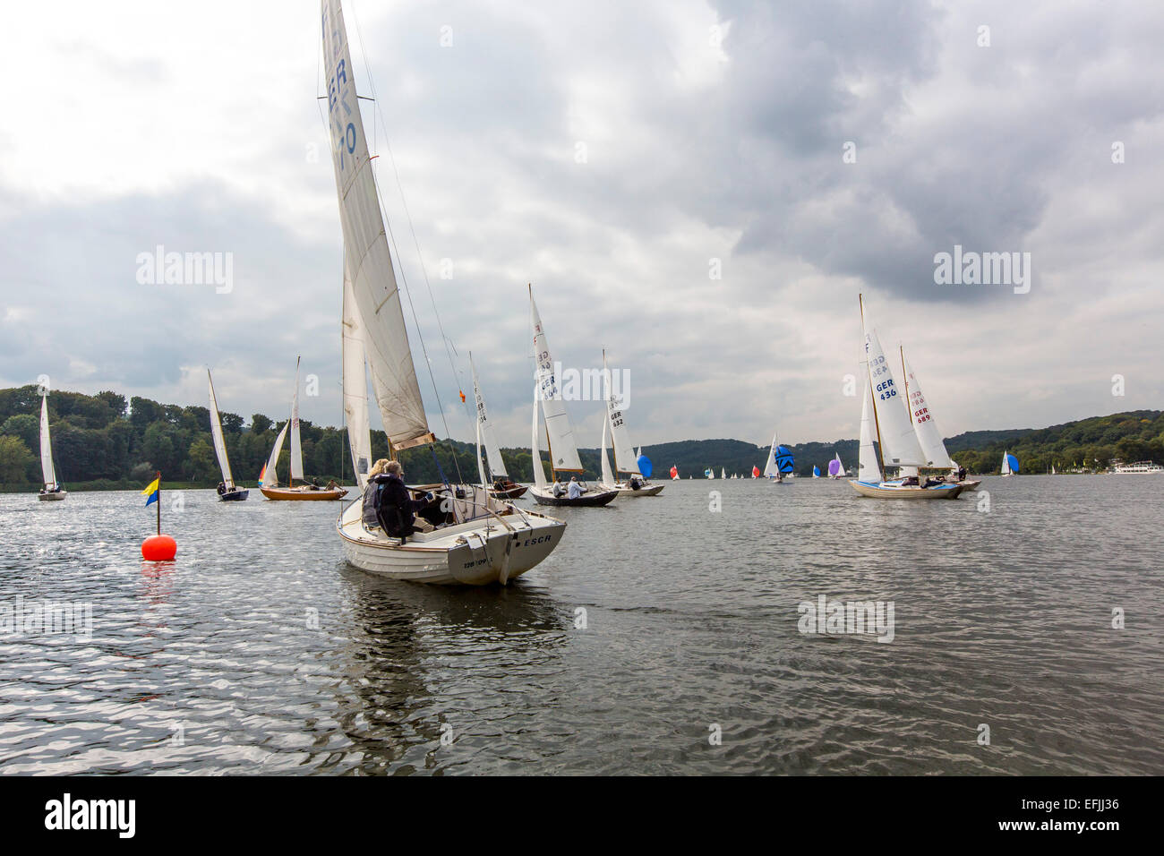 Bateaux à voile sur le lac Baldeneysee', 'rivière Ruhr, régate, voile boat race, Essen, Allemagne, Banque D'Images