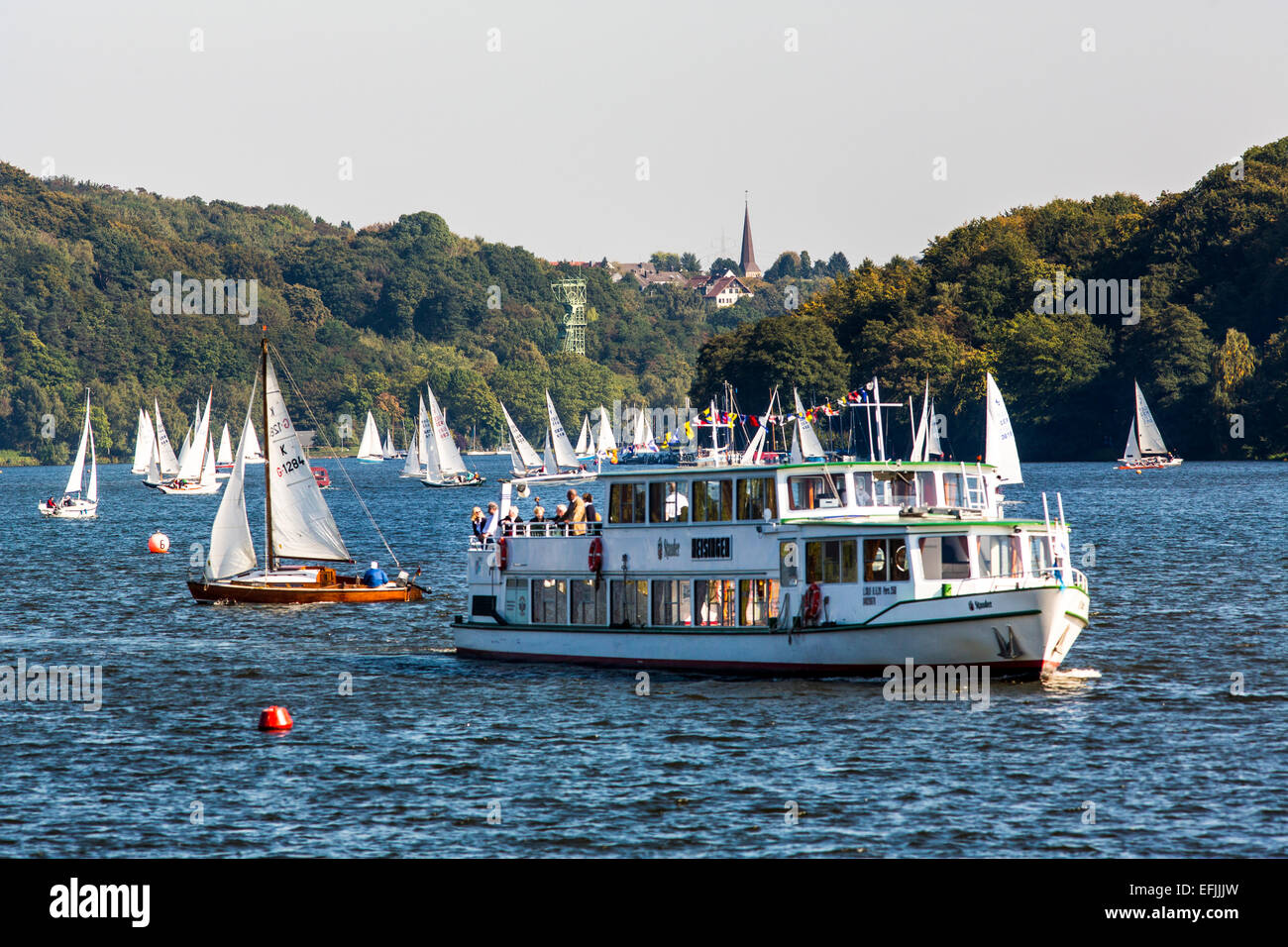 Bateaux à voile sur le lac Baldeneysee', 'rivière Ruhr, régate à voile, bateau, course, Essen, Allemagne, Banque D'Images